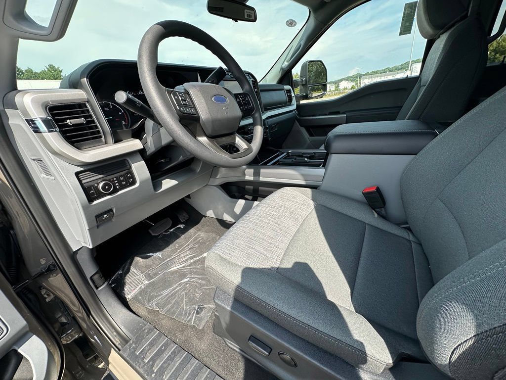 New 2026 Ford F450 XLT w/ FX4 Off-Road Package AWD/4WD image 17