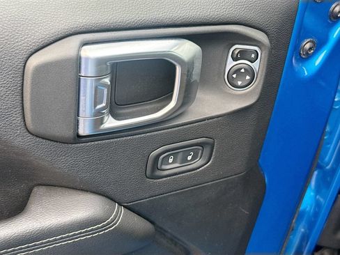 Used 2023 Jeep Wrangler Unlimited Sahara w/ LED Lighting Group AWD/4WD image 19