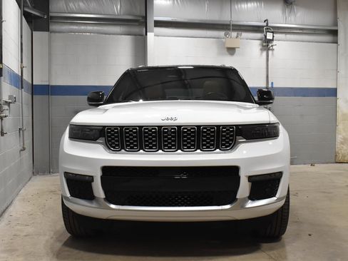 Used 2022 Jeep Grand Cherokee L Summit w/ Advanced Protech Group IV image 34