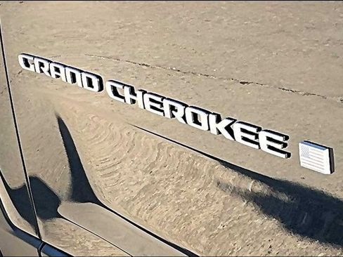 New 2025 Jeep Grand Cherokee L Laredo image 16