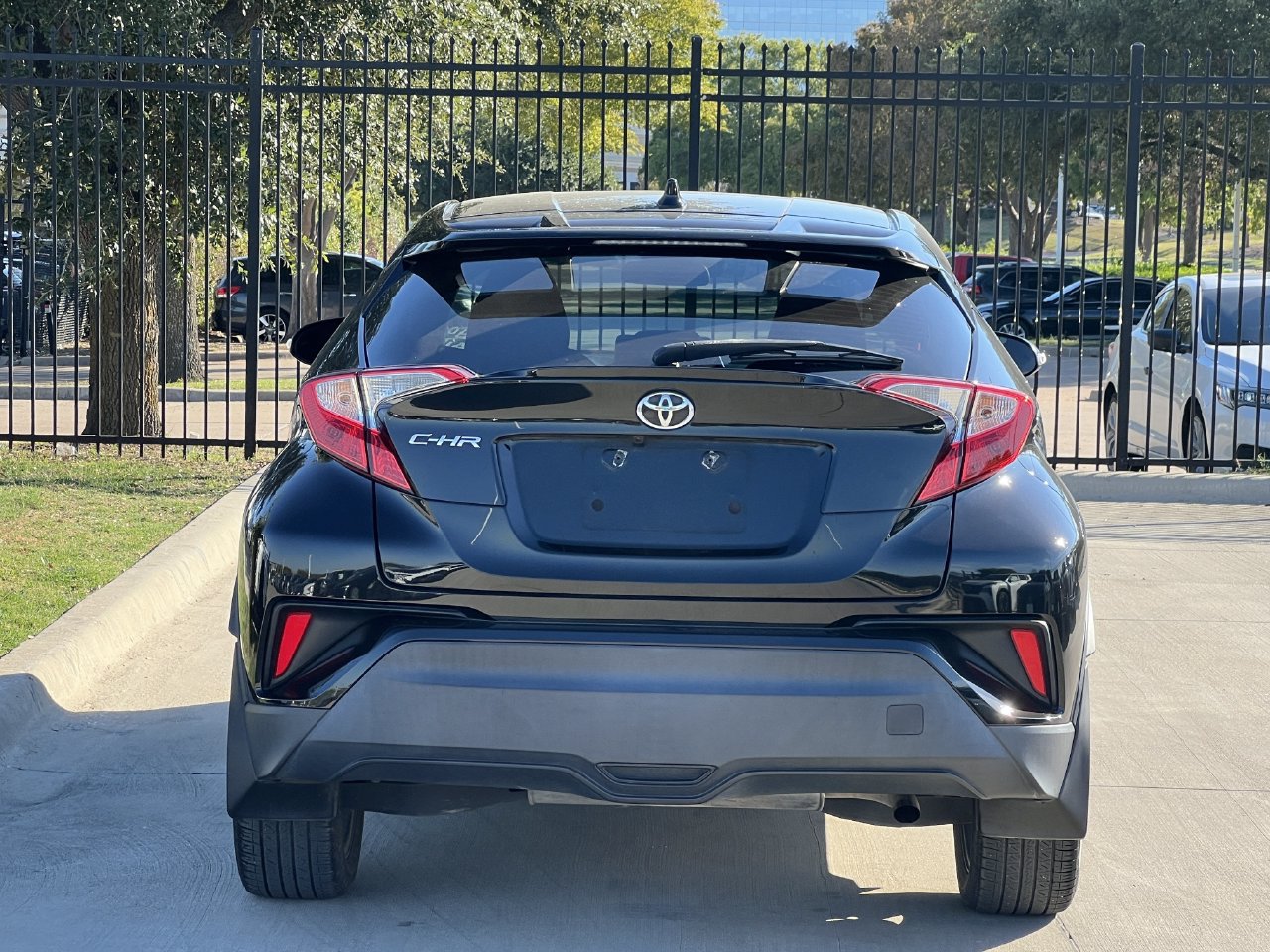 Used 2022 Toyota C-HR XLE FWD image 4