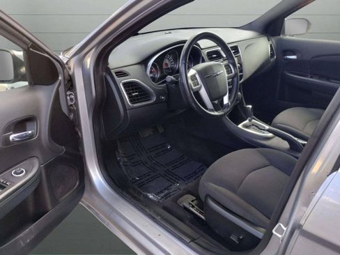 Used 2014 Chrysler 200 Touring FWD image 12
