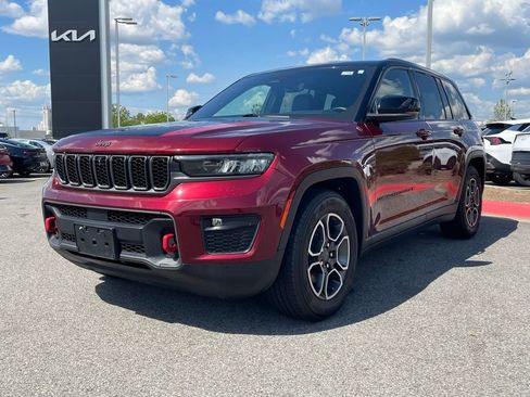 Used 2022 Jeep Grand Cherokee Trailhawk image 3