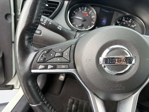 Used 2017 Nissan Rogue Sport SL FWD image 25