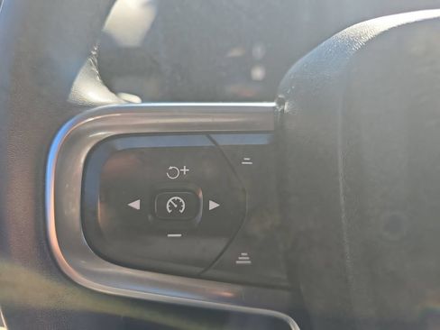Used 2023 Volvo XC40 B4 Ultimate FWD image 28