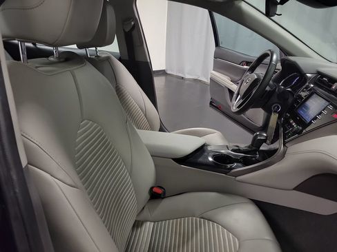 Used 2020 Toyota Camry SE FWD image 29