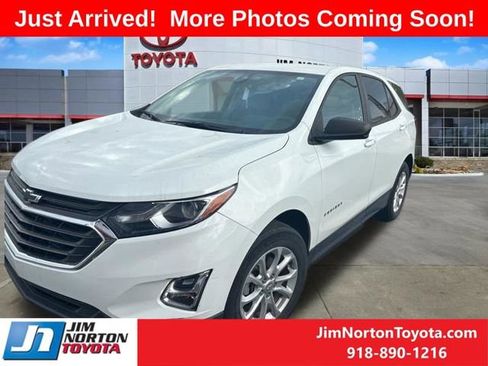 Used 2020 Chevrolet Equinox LS w/ LS Convenience Package image 3