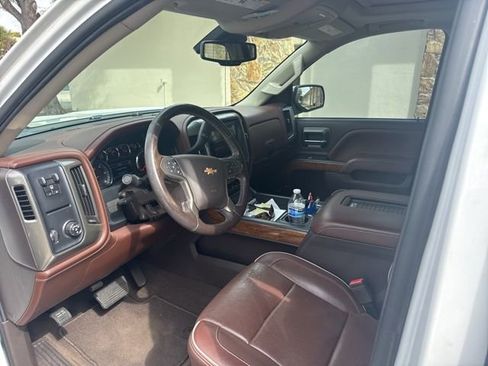 Used 2018 Chevrolet Silverado 1500 High Country image 2