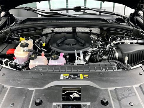 Used 2022 Jeep Grand Cherokee Limited 4xe w/ Luxury Tech Group II image 10