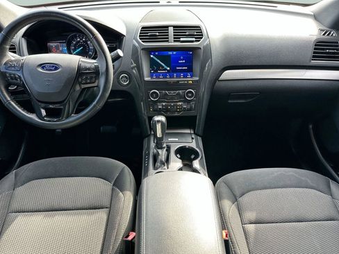 Used 2019 Ford Explorer XLT w/ Equipment Group 201A FWD image 11