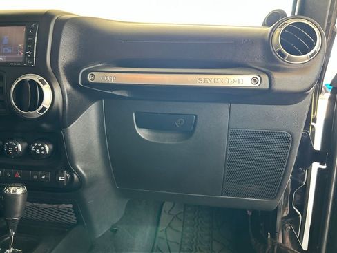 Used 2012 Jeep Wrangler Unlimited Rubicon w/ Connectivity Group AWD/4WD image 21