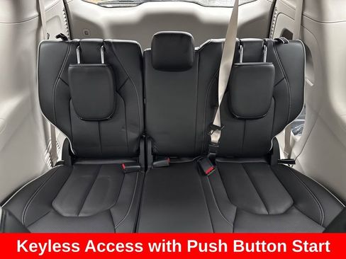 Used 2024 Chrysler Pacifica Limited image 19