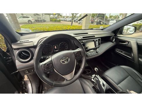 Used 2017 Toyota RAV4 SE FWD image 5