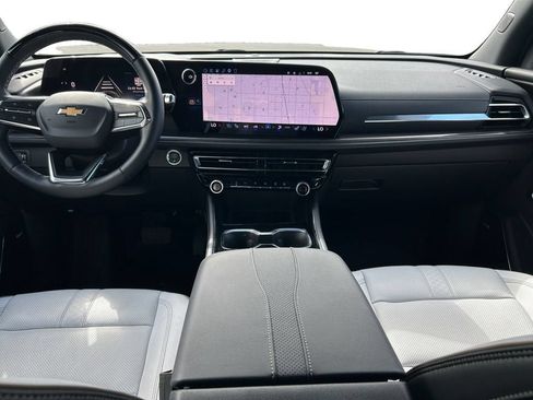 Certified 2025 Chevrolet Traverse High Country FWD image 12