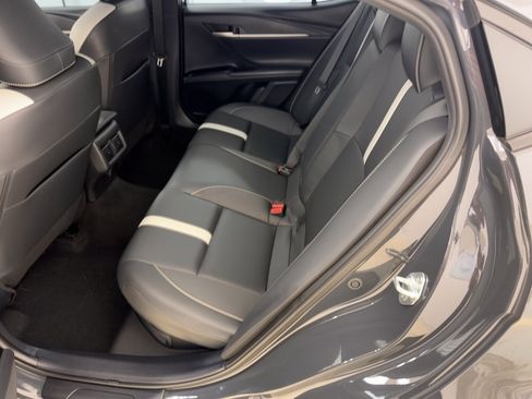 Used 2025 Toyota Camry SE w/ Convenience Package FWD image 25