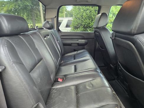 Used 2008 Chevrolet Silverado 2500 LT w/ 2LT Convenience Package AWD/4WD image 6