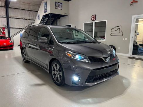 Used 2019 Toyota Sienna SE Premium image 39