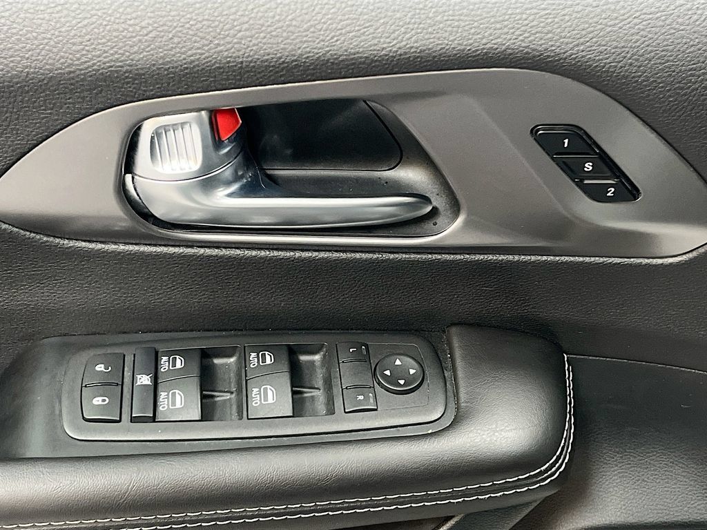 Used 2026 Chrysler Pacifica Select FWD image 17