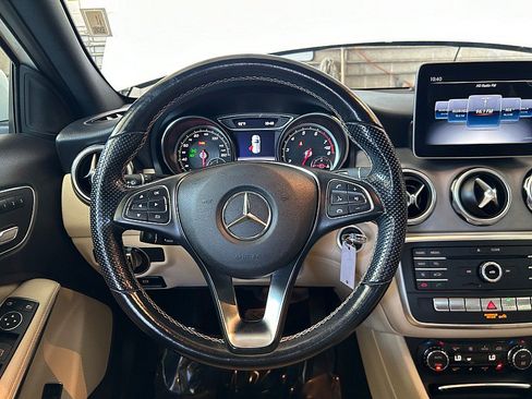 Used 2019 Mercedes-Benz GLA 250 w/ Convenience Package image 11