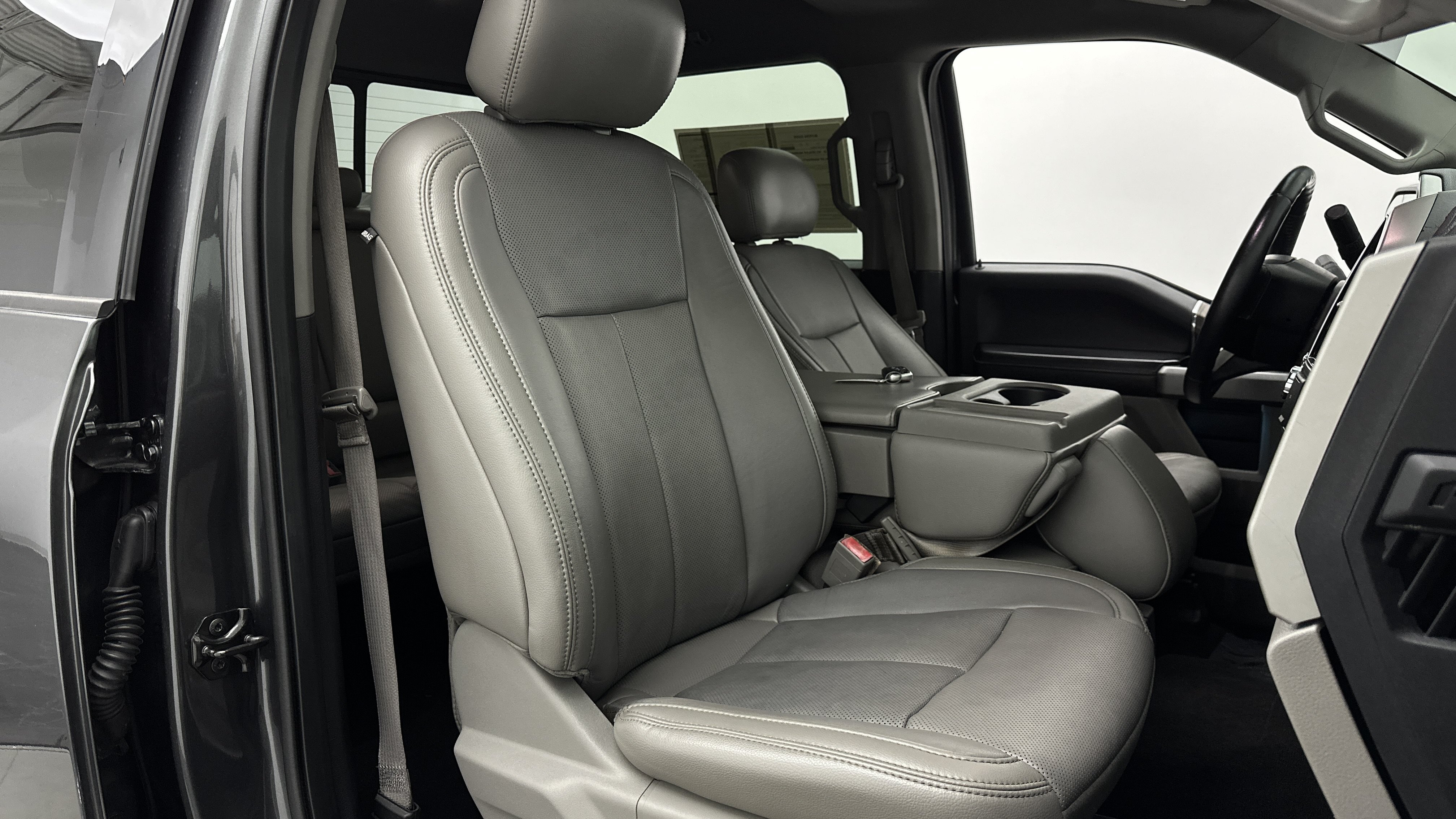 Used 2018 Ford F150 Lariat RWD image 37
