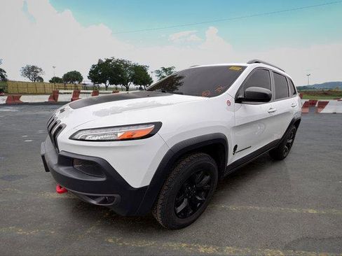 Used 2016 Jeep Cherokee Trailhawk w/ Leather Interior Group AWD/4WD image 5