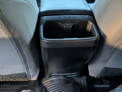 Used 2020 Toyota Tacoma SR5 RWD image 16
