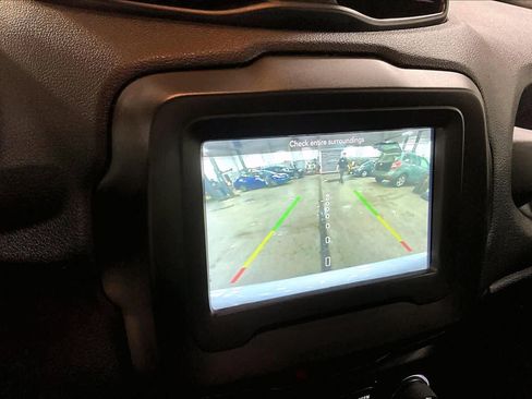 Used 2020 Jeep Renegade Latitude w/ Cold Weather Group image 26