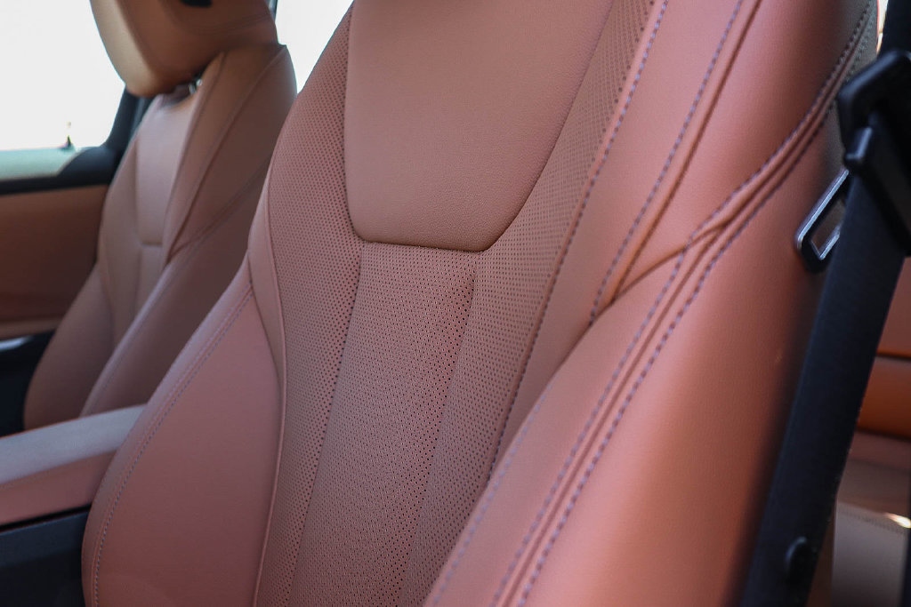 Used 2025 BMW M340i w/ Premium Package RWD image 24
