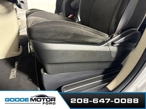 Used 2016 Dodge Grand Caravan SE w/ Quick Order Package 29E SE FWD image 11