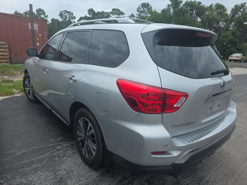 Used 2017 Nissan Pathfinder SL w/ SL Premium Package FWD image 6