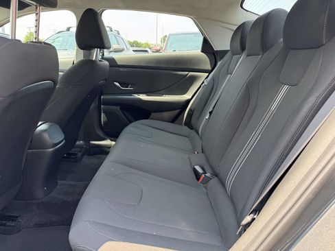 Used 2023 Hyundai Elantra SEL w/ Convenience Package FWD image 11
