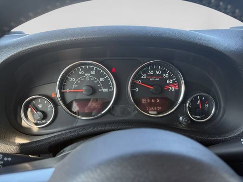 Used 2016 Jeep Wrangler Unlimited Rubicon AWD/4WD image 13