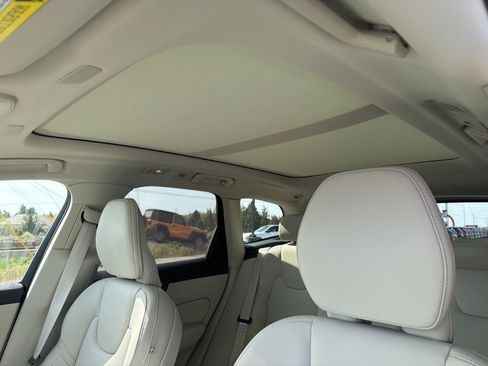 New 2026 Volvo XC60 B5 Ultra w/ Climate Package AWD/4WD image 17