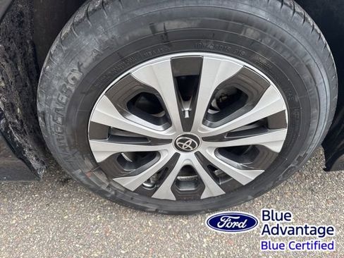 Used 2022 Toyota Prius LE image 14
