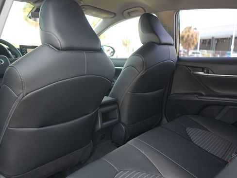 Used 2023 Toyota Camry SE FWD image 13