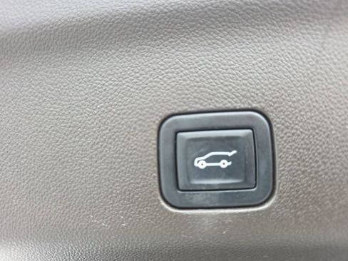 Used 2022 Chevrolet Tahoe LT w/ Luxury Package image 33