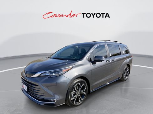 Certified 2025 Toyota Sienna Platinum image 1