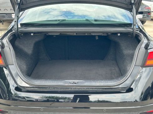 Used 2025 Nissan Altima 2.5 SV FWD image 13