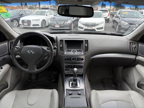 Used 2011 INFINITI G37 Journey w/ Premium Pkg image 14