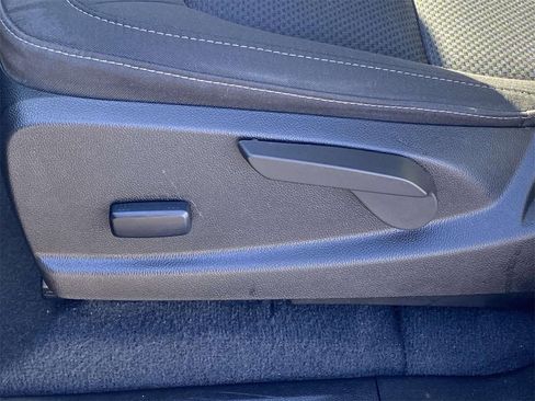 Used 2022 Chevrolet Colorado LT w/ Chrome Appearance Package image 15