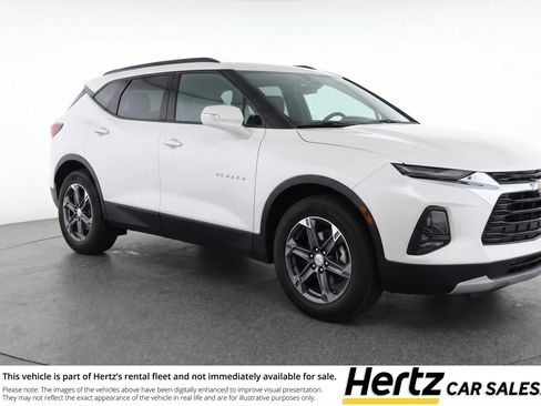 Used 2025 Chevrolet Blazer LT image 1