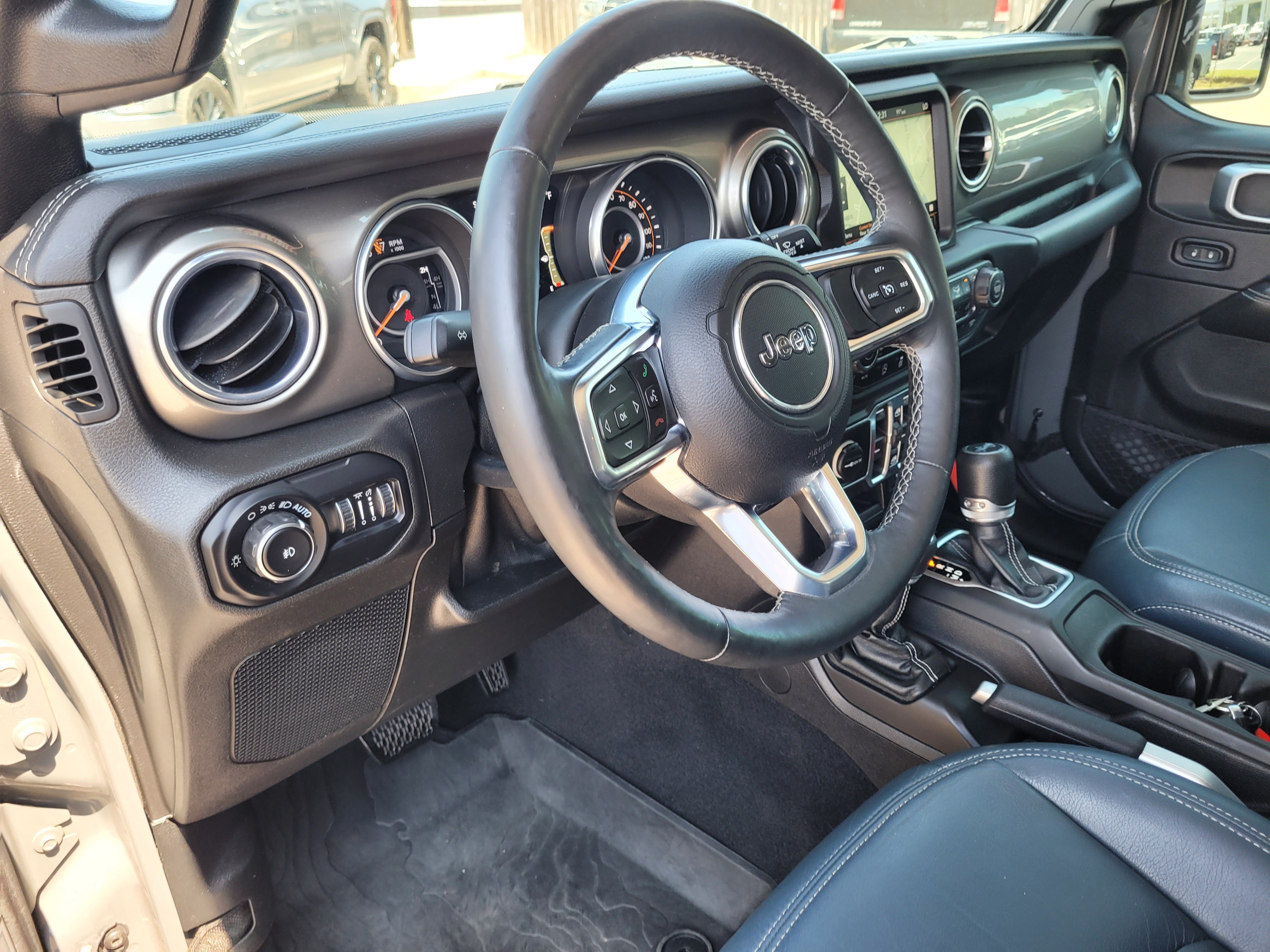Used 2018 Jeep Wrangler Unlimited Sahara AWD/4WD image 24