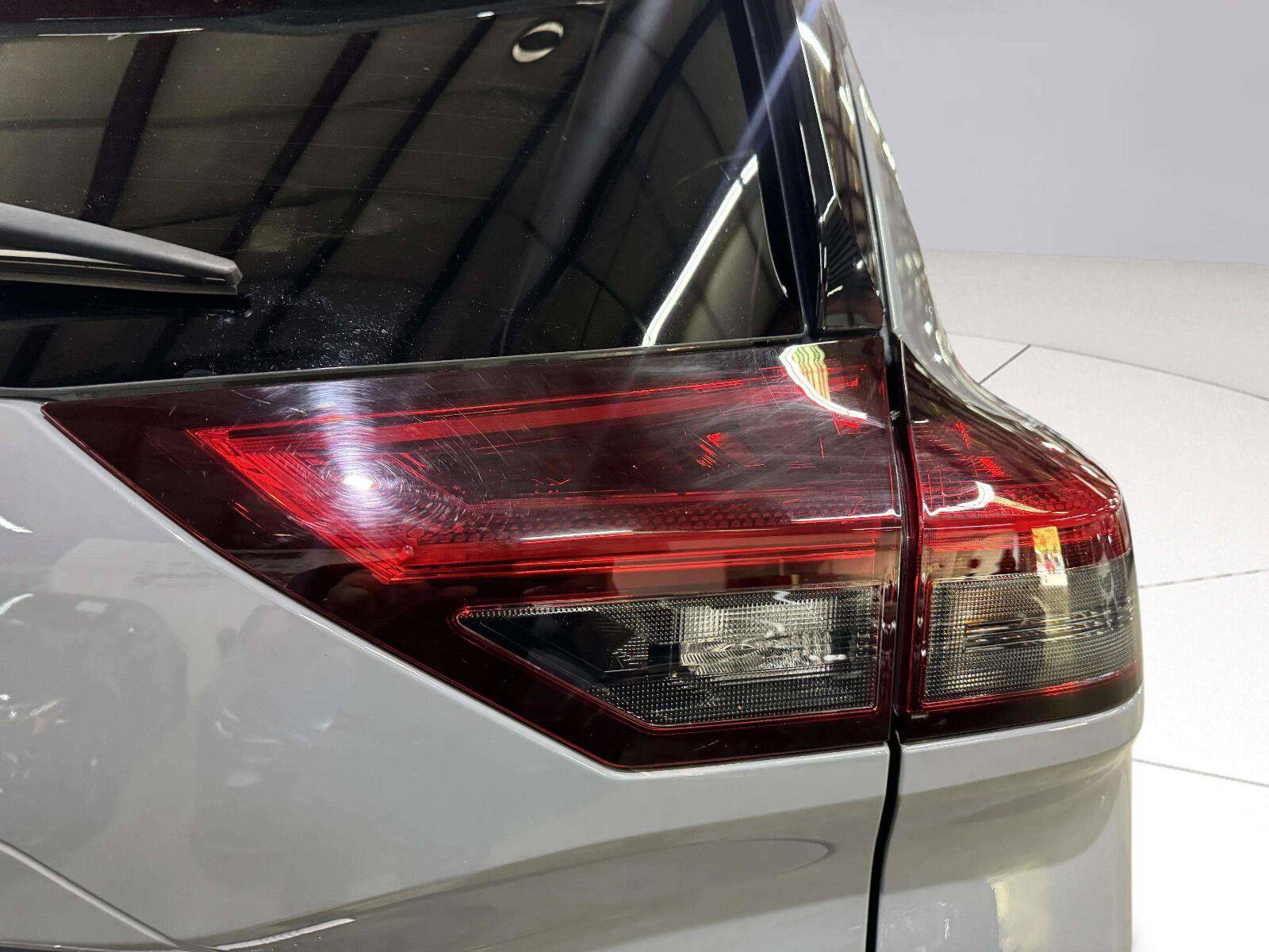 Used 2023 Nissan Rogue Platinum FWD image 13