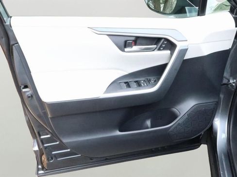 Used 2023 Toyota RAV4 XLE Premium image 9