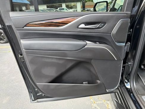 Certified 2024 Cadillac Escalade ESV Premium Luxury AWD/4WD image 13