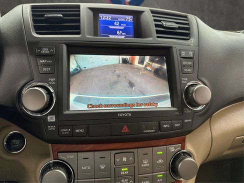 Used 2010 Toyota Highlander Limited FWD image 18