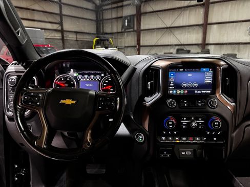 Used 2020 Chevrolet Silverado 2500 High Country w/ Technology Package image 28