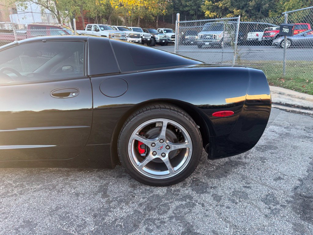 Used 2004 Chevrolet Corvette Coupe RWD image 15