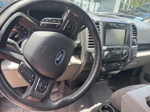 Used 2015 Ford F150 4x4 SuperCrew image 3
