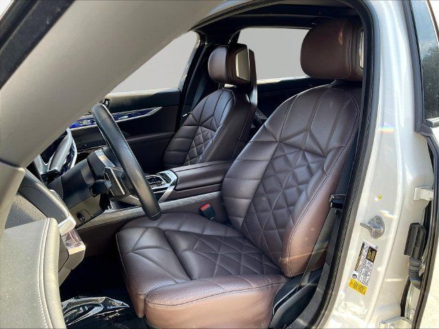 Used 2023 BMW 740i w/ Parking Assistance Package RWD image 22